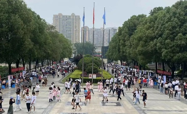 “線上+線下”促精準(zhǔn)就業(yè)，這幾場“百日千萬”招聘會有成效！ 第3張