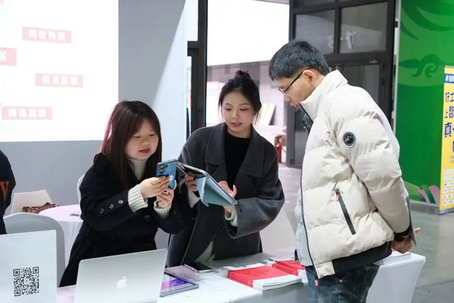 瑞方人力亮相成都大型春招會(huì)，激活就業(yè)服務(wù)新動(dòng)能 第3張