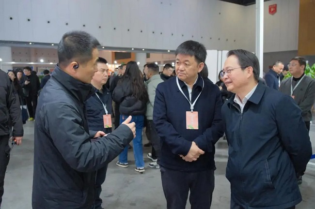 瑞方人力亮相成都大型春招會(huì)，激活就業(yè)服務(wù)新動(dòng)能 第2張