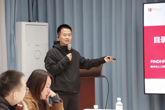 深入一線聽(tīng)民意！成都市人大代表龔曉鷗在火車南站街道開展就業(yè)指導(dǎo)專題分享活動(dòng) 第2張